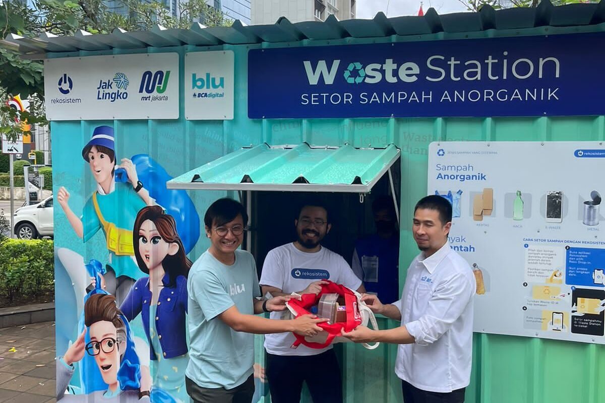 Rekosistem dan blu By BCA Digital Hadirkan Waste Station di Dukuh Atas